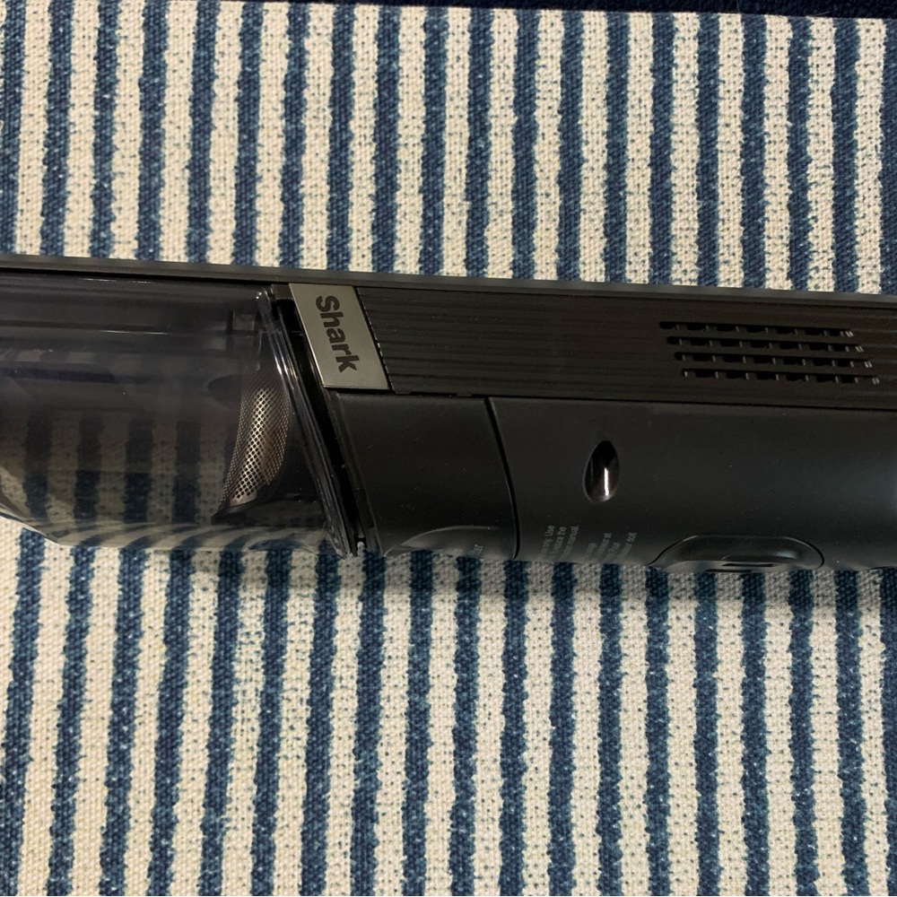 Shark - WV201 WANDVAC Cordless Hand Vac, Lightweight at 1.4 lbs. New without box - Picture 5 of 9